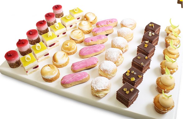 Assortiment mini-gebakjes fruit